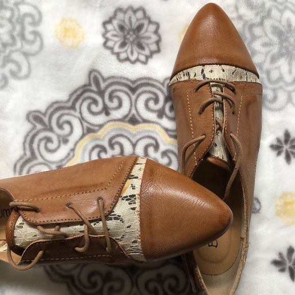 Brown shoes - Picture 2 of 3